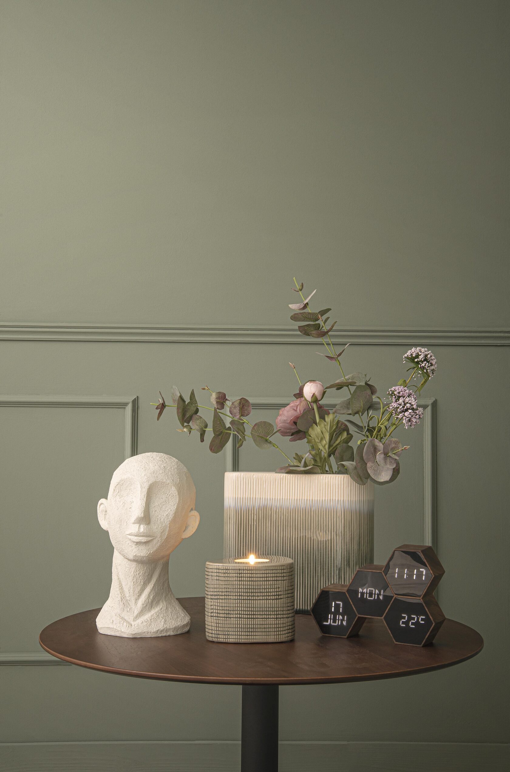 Часы настольные с будильником Karlsson SIX IN THE MIX, пластик цвет темное дерево, 17,5 x 12 x 4,5 вид 3