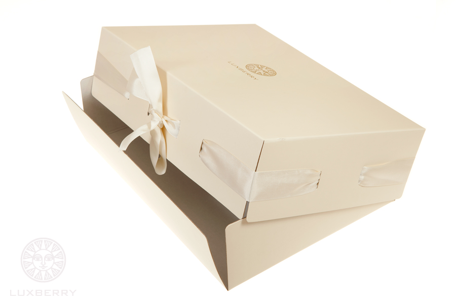 Коробка подарочная LUXBERRY NEW  р-р 40,5 х 30 х11,5  цвет: экрю/золотой