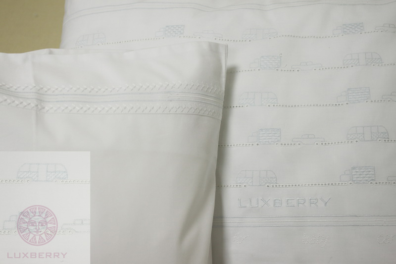 Детское постельное белье "МАШИНКИ", р-р: 100x140+40х60+130х75х25см, цвет: белый/голубой вид 5